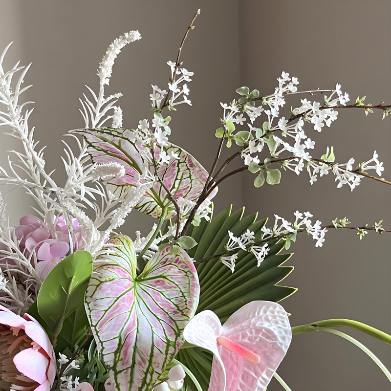 Ornements de fleurs simulées