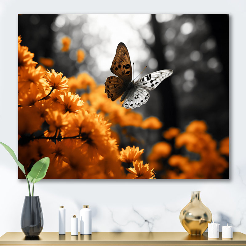 Villagio, papillon gris-orange flottant grâce sur toile, H 16 po x l 32 po x P 1 po, Toile tendue