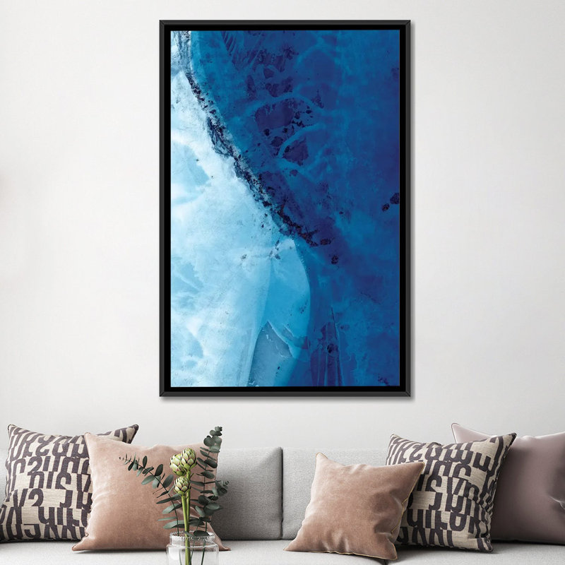 «Underc actuelle I» par Chariklia Zarris - impression sur toile tendue, H 26 po x l 18 po x P 1,5 po, Toile avec cadre noir