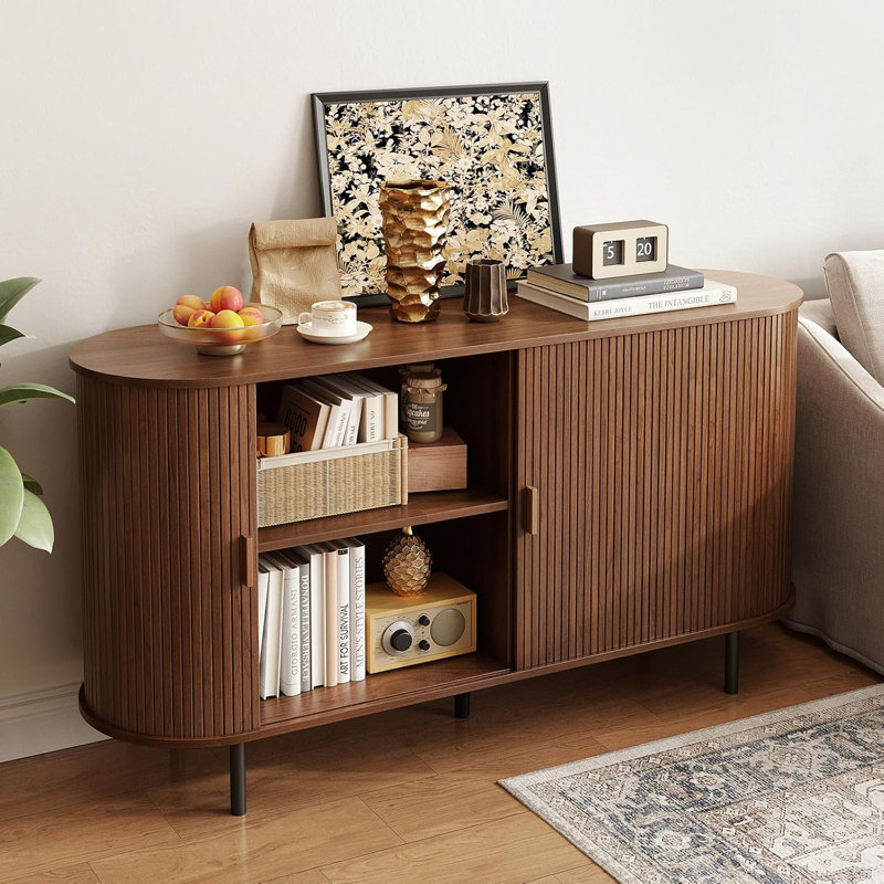 Buffet de 55 po avec rangement, porte coulissante et tablette réglable, console de bar moderne pour la cuisine, vestibule, noyer