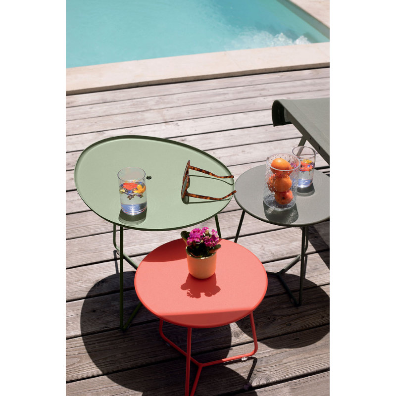 Cocotte Outdoor Round Side Table, 14" H x 13.5" L x 13.5" W, Anthracite