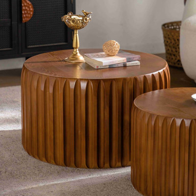Ensemble de 2 tables basses rondes cannelées - table gigogne en bois massif et panneau de fibres à densité moyenne, table basse moderne en bois de style Mid-Century pour le salon / appartement