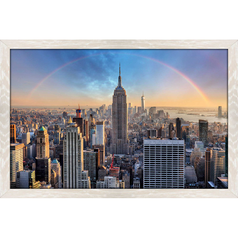 «NYC Rainbow», reproduction de photo encadrée, H 21,5 po x l 27,5 po x P 0,75 po, Cadre crème délavé