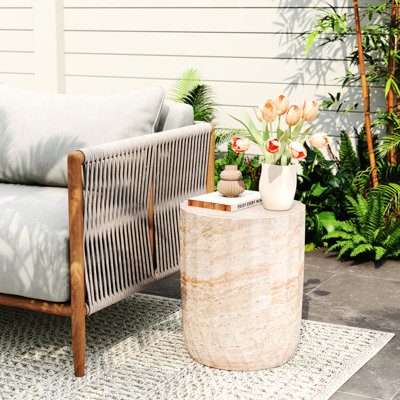 Table d'appoint légère en béton, finition soignée, 38 cm de hauteur, pour balcon de jardin.