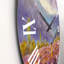 Femme en robe jaune et chapeau marchant dans les champs - Horloge murale traditionnelle-60281729