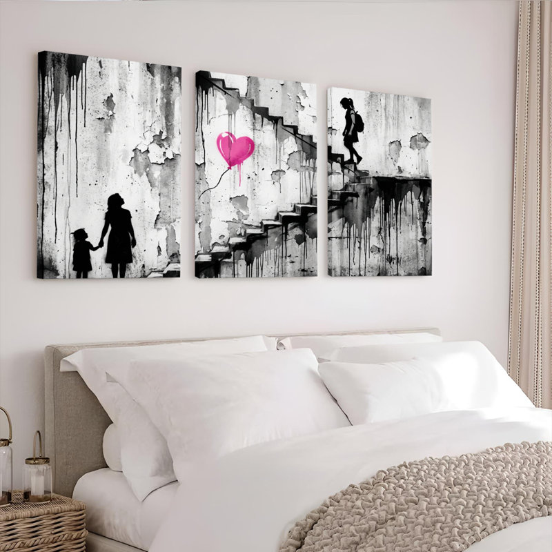 Ensemble de 3 tableaux sur toile tendue représentant une silhouette de mère et d'enfant avec un ballon en forme de cœur rose sur un escalier