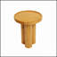 Table d'appoint ronde en bois massif avec grain naturel, idéale pour les espaces de vie modernes et chaleureux.