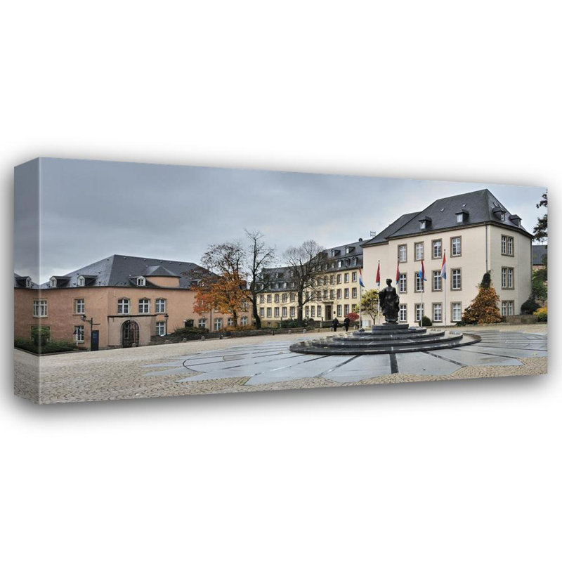 Place Clairefontaine à Luxembourg-Ville, H 9 po x l 18 po