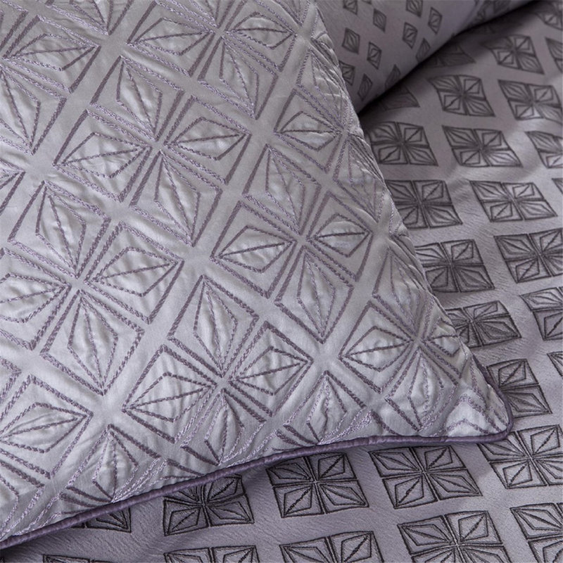 Luxurious Purple Jacquard Bedding Sets, Polyester King With Modern Accents