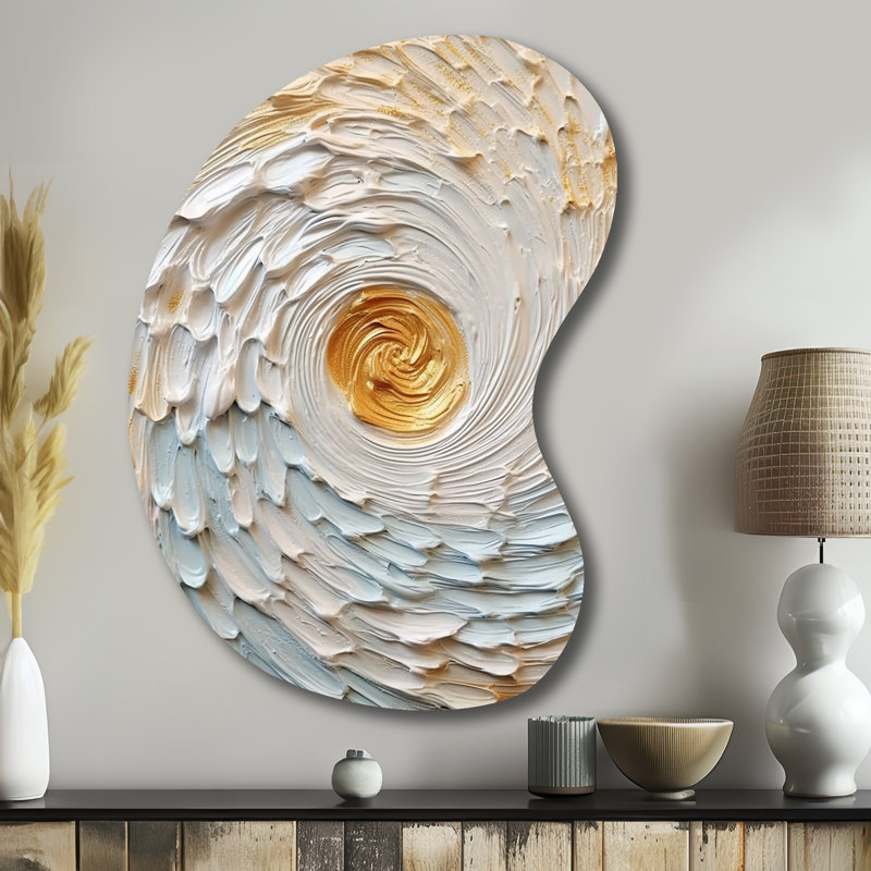 Décoration murale en métal irrégulière or et crème, H 39 po x l 28 po