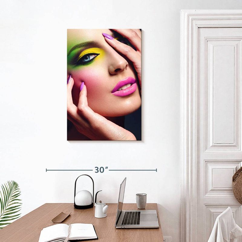 Maquillage Shuttworth Flashy, H 30 po x l 20 po