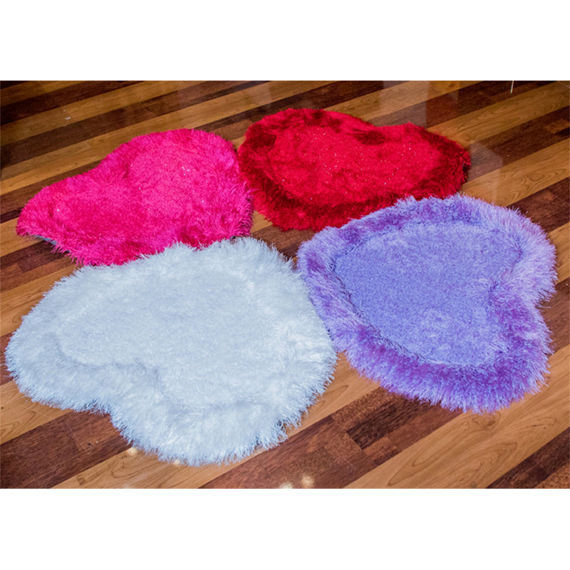 Tapis à poils longs touffeté à la main en forme de cœur de 4 po d'épaisseur (28 po x 32 po)