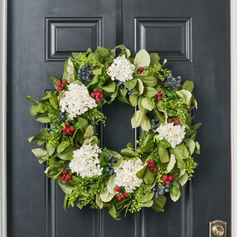 Couronne de fruits d'été avec hortensia, framboise et bleuetier Americana, H 26 po x l 26 po x P 6 po