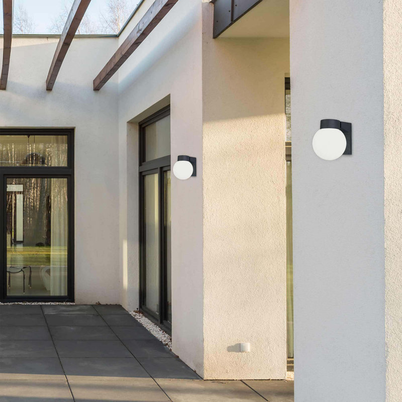 Applique murale d'extérieur 1 lumière en fonte d'aluminium noire avec abat-jour rond en verre opale