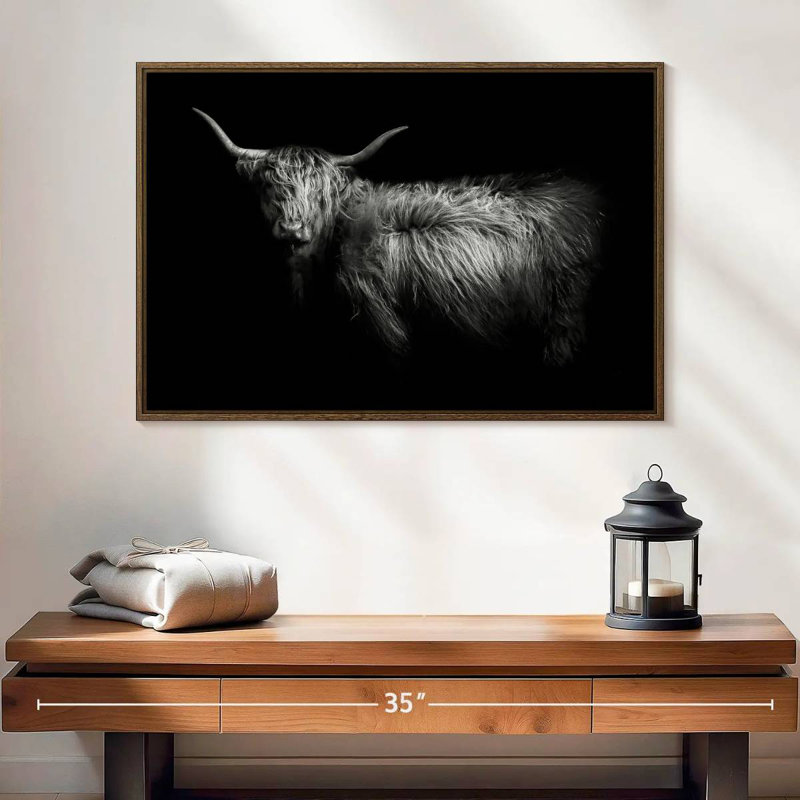 Hello Highland Cow, 25 po x 17 po, Cadre flottant en noyer
