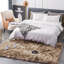 Tapis beige en fausse peau de mouton à poils longs Malaiah-1727449194