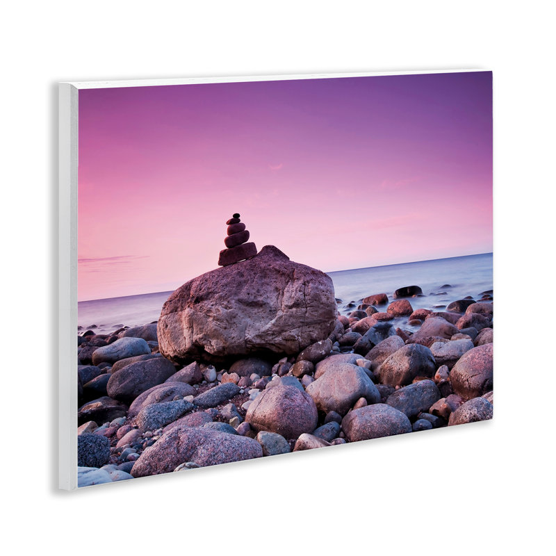 "Stacked Rocks on Shore", art mural par Incado