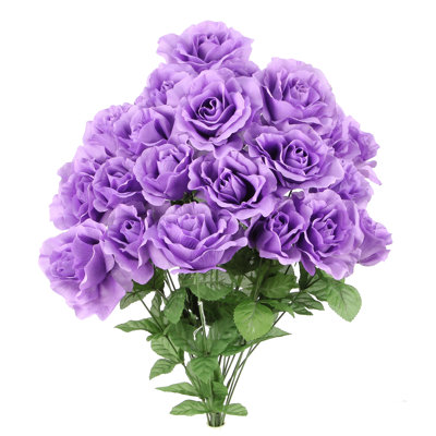 Bouquet de rose artificielles en fleurs