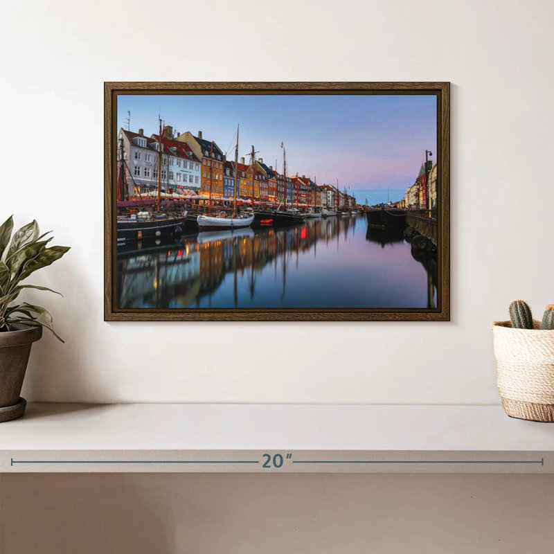 Nyhavn New Harbor, 13 po x 9 po, Cadre flottant en noyer