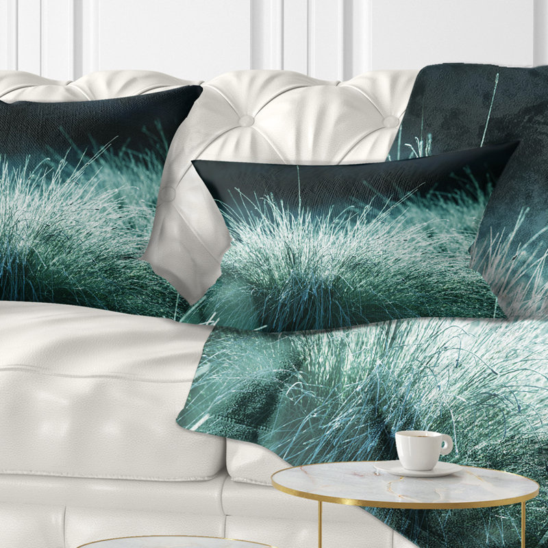 Coussin décoratif Wet Green Grass in Downpour