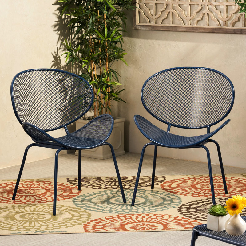 Chaise bleu marine en fer forgé, hauteur 86 cm, largeur 63 cm, profondeur 64,5 cm. Chaise bleu marine en fer forgé élégante, hauteur 86 cm, profondeur 63 cm, poids 10,2 kg.