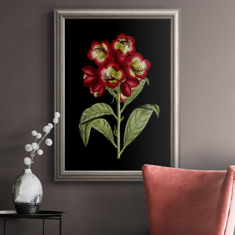 Fleurs cramoisies sur fond noir (A) III - Impression sur toile encadrée, H 36 po x l 24 po x P 2,5 po
