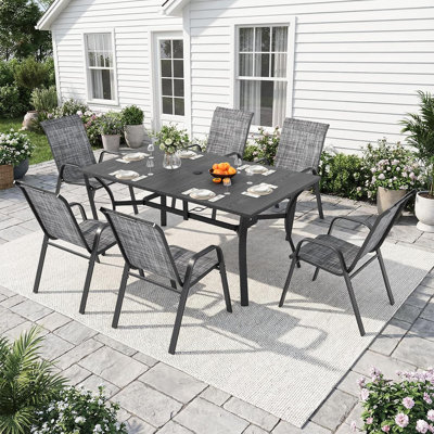 Ensemble de salle à manger d'extérieur pour ensemble de table et chaises de patio de 6,7 pièces avec trou de parasol réglable, table de salle à manger robuste en métal 63 po x 37,8 po et chaise de patio empilable pour cour, jardin, porche, gris