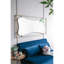 Portemanteau mural polyvalent avec tablette et crochets multiples pour une organisation efficace du vestibule