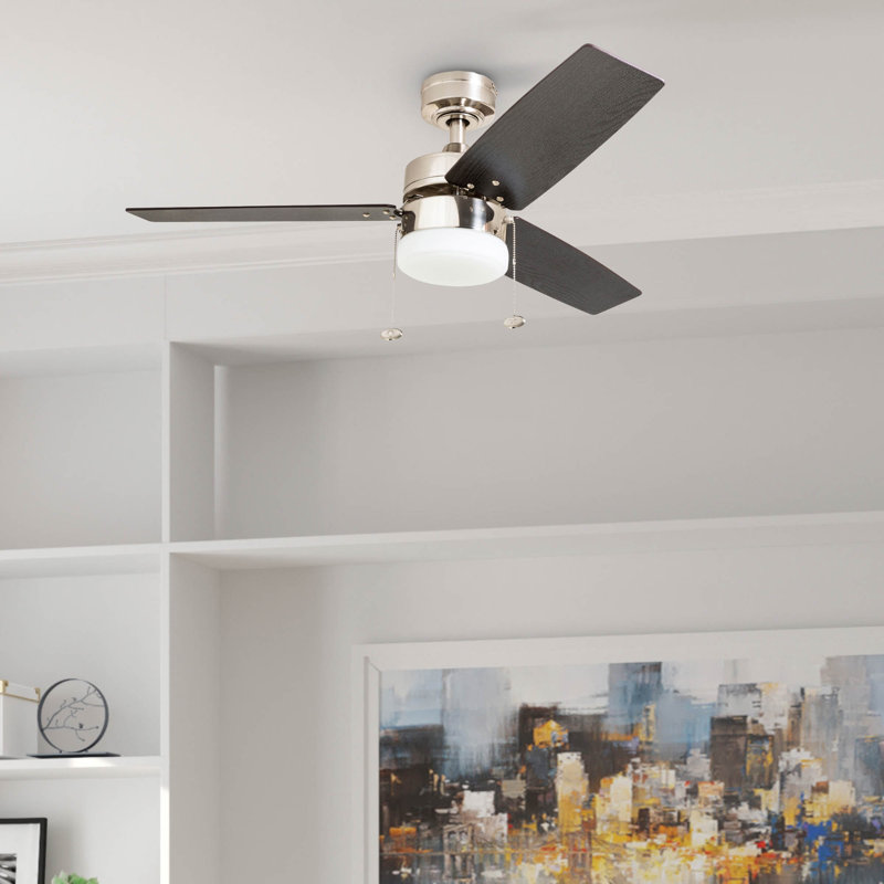 Ventilateur de plafond avec lumière DEL Reston, Nickel brossé avec pales de couleur chocolat