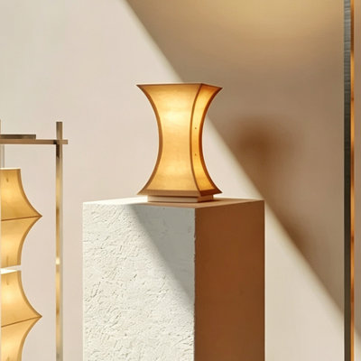 Petite lampe de table moderne en métal blanc avec abat-jour en soie artificielle pour le salon de la chambre à coucher, ampoule incluse