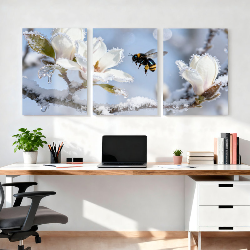 Ensemble de 3 tableaux sur toile tendue représentant des fleurs de magnolia blanc et une abeille en hiver, H 18 po x l 36 po