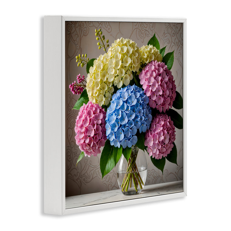 «Bright Hydrangeas Bouquet», estampe numérique encadrée par Yuri Khrushch, Giclée encadrée blanc bord de mer