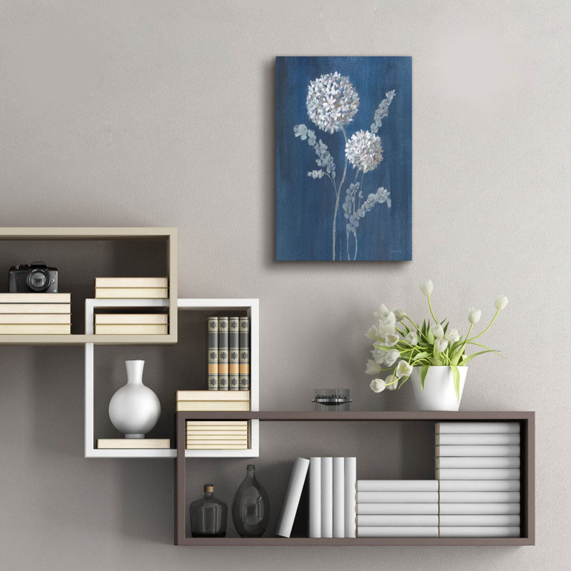 «Airy Blooms 2 Dark Blue» par Danhui Nai, art mural en verre acrylique, H 24 po x l 16 po x P 0,2 po
