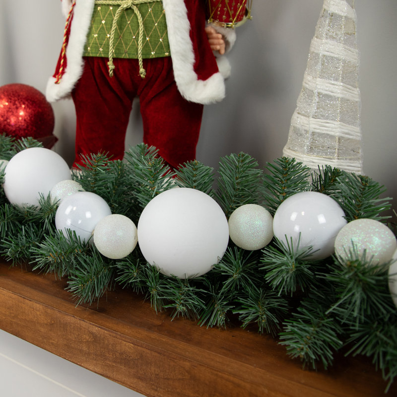 Guirlande de Noël 6 pi avec 3 boules incassables, Blanc
