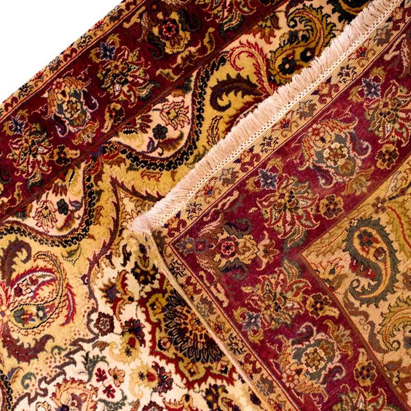 Tapis crème et rouge noué à la main de haute qualité