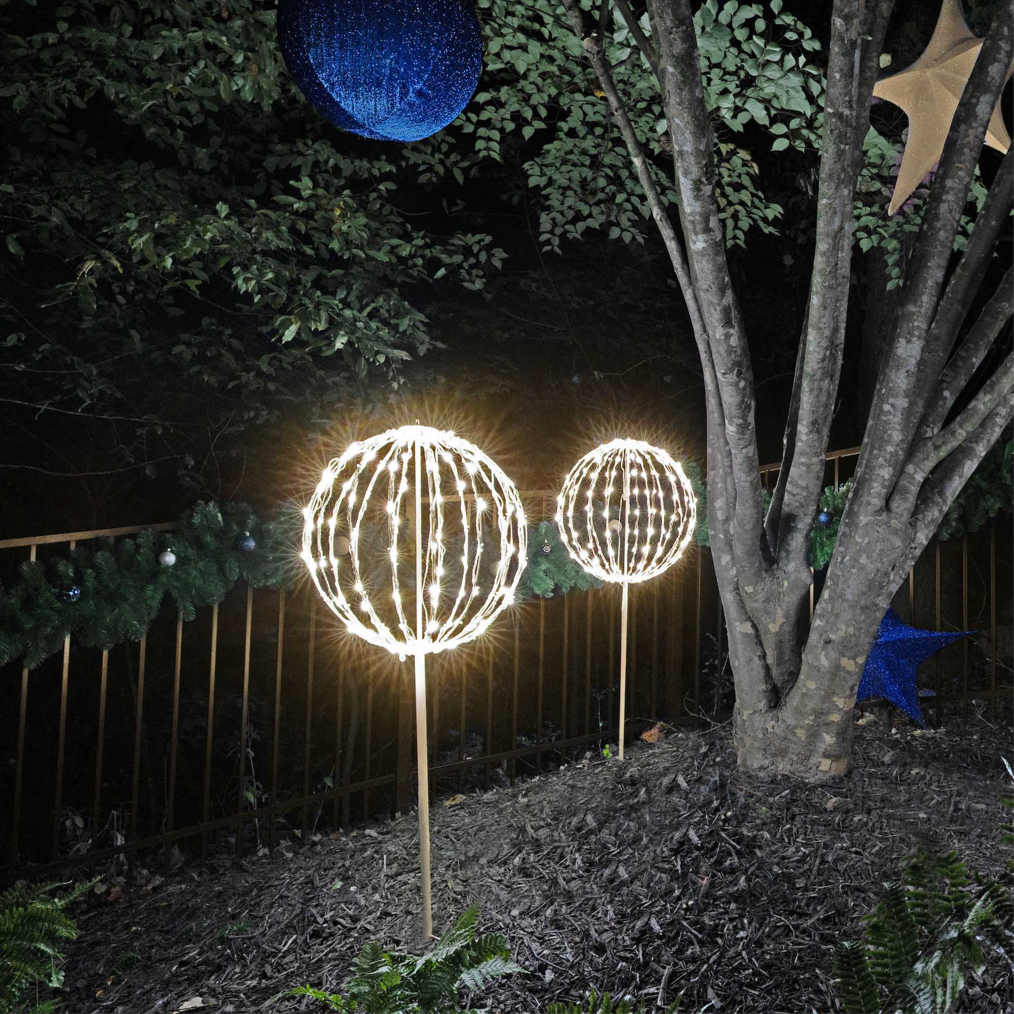 Fold-Flat LED Metal Lighted Outdoor Decoration, Warm White, 8" H x 8" W x 8" D