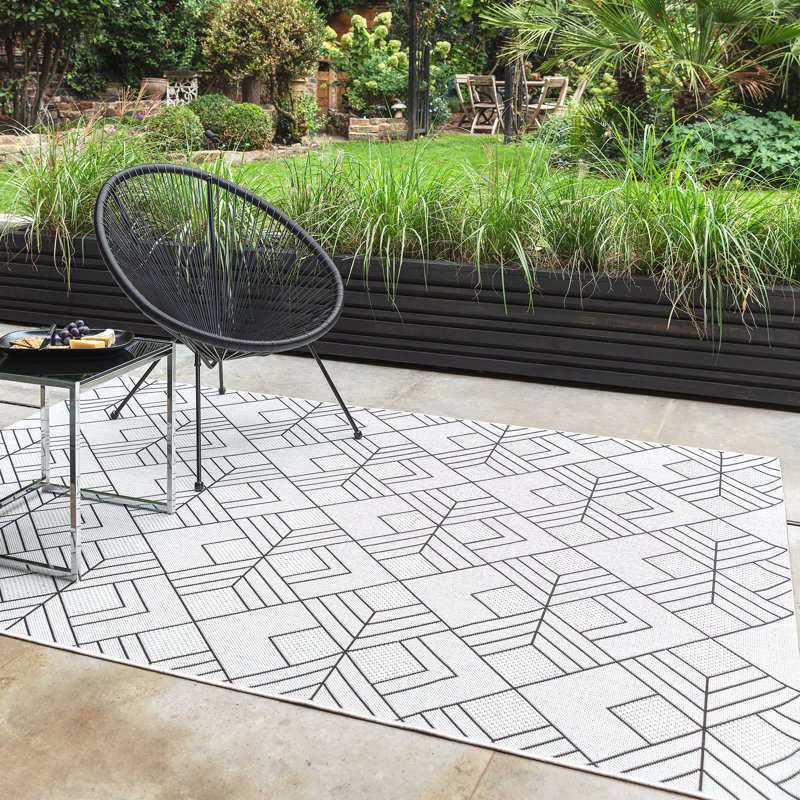 Carruth Geometric Indoor / Outdoor Area Rug, Rectangle 120 x 170cm
