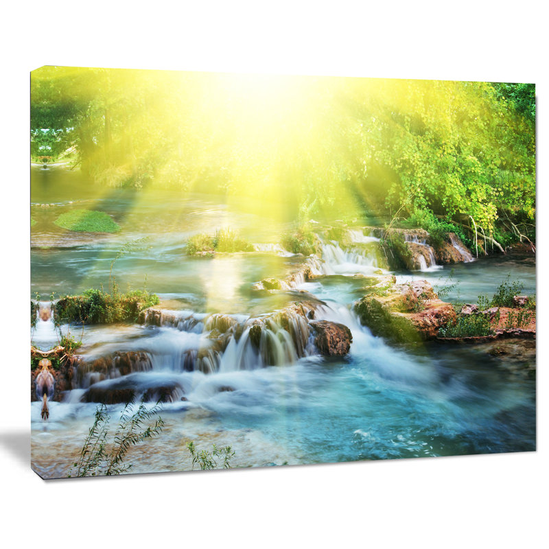 Cascade d’eau sous brillante soleil modern beach, reproduction de photo sur toile tendue, H 20 po x l 20 po x P 1 po