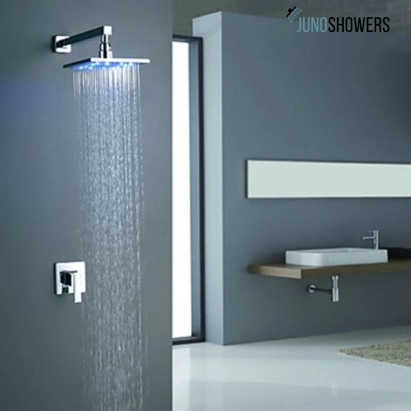 Tête de douche à cascade murale à DEL Juno au design changeant de couleur laiton pour une expérience de spa