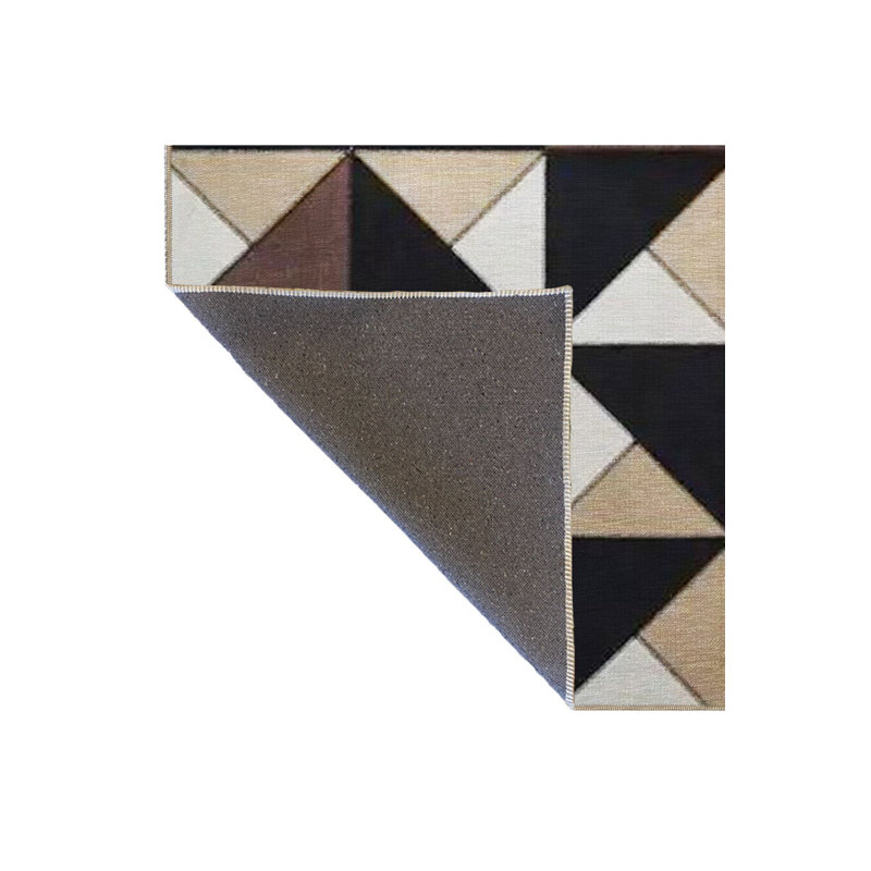 Tapis noir décoratif à motif géométrique triangulaire noir, Sous-tapis rectangulaire 4 pi 7 po x 6 pi 7 po inc