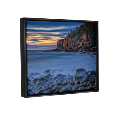 "Foggy Seaside Rocks At Sunset Floater", art mural par Rick Berk