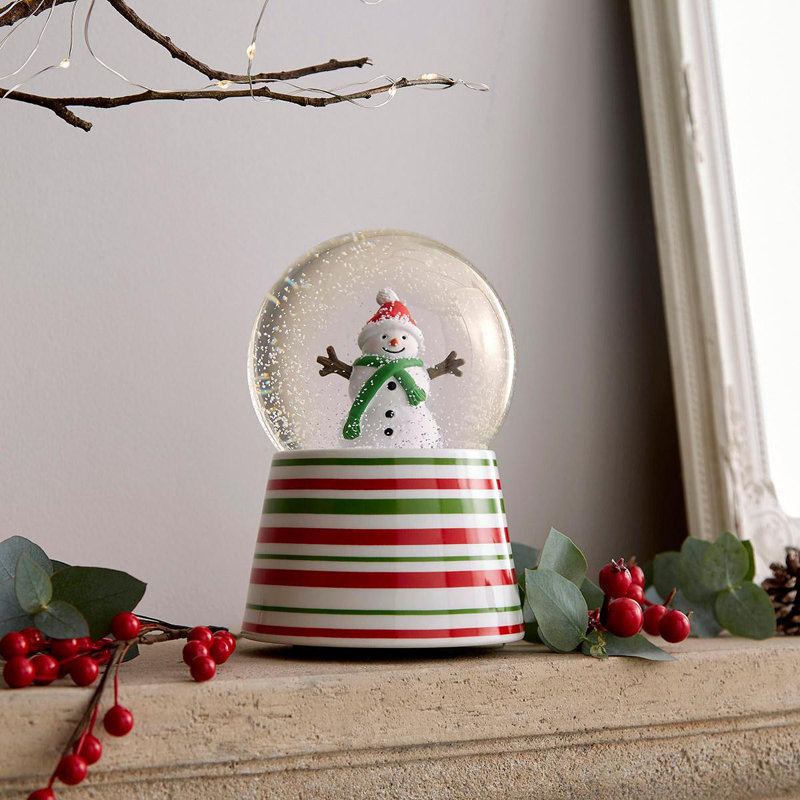 Boule à neige avec bonhomme de neige