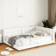 Grand lit tapissier beige avec apparence élégante et design de construction-1332881306-1332881308