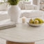 Table basse ronde moderne avec plateau en faux marbre et piédestal en bois massif, table basse pour le salon et la maison-130169969-130169971