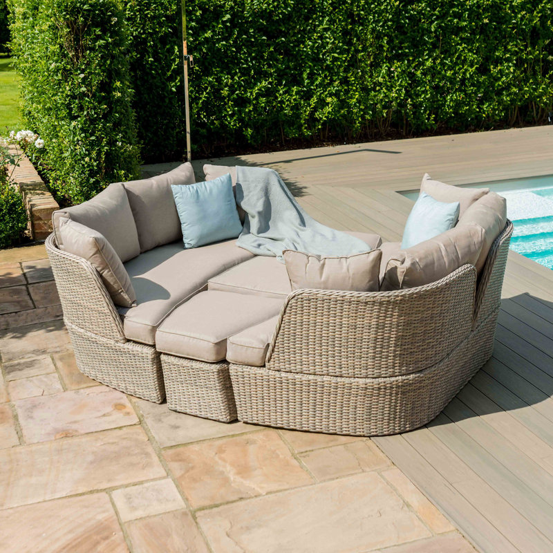 Canica Rattan Daybed
