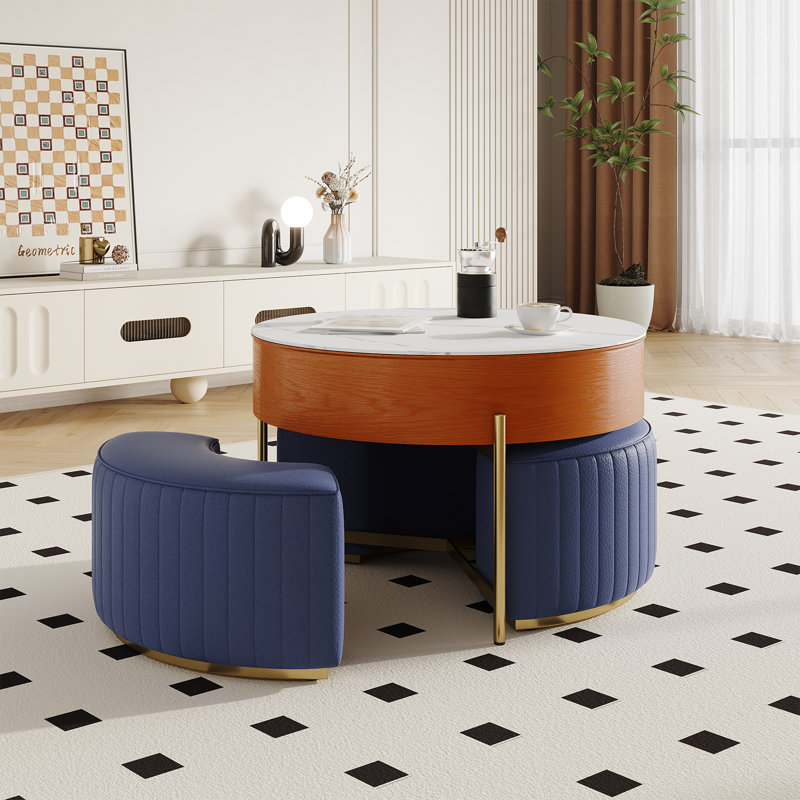 Table basse à plateau relevable moderne avec plateau en faux marbre, rangement caché et 3 repose-pieds gigognes en cuir bleu marine
