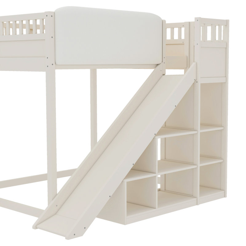 Lit mezzanine double avec tête de lit rembourrée et tablettes de rangement, avec échelle et glissoire, beige