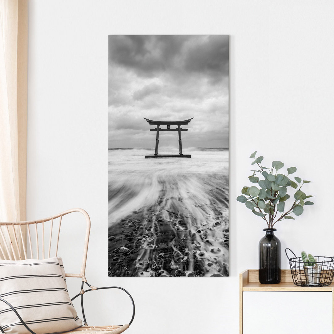 Leinwandbild - Japanisches Torii Im Meer