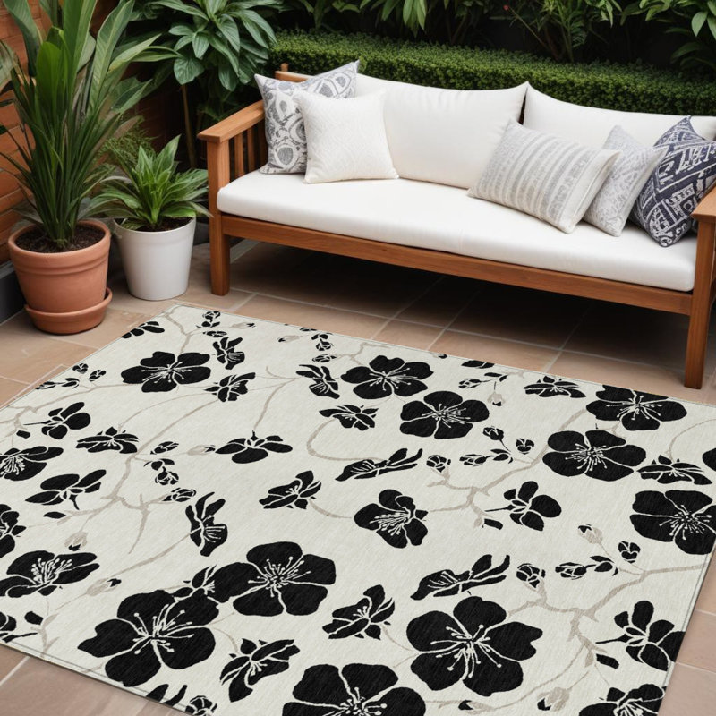 Tapis extérieur lavable floral ivoire et noir 8 pi x 10 pi