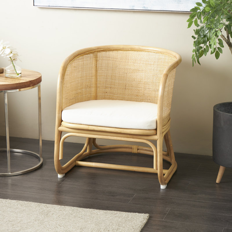 Fauteuil d'appoint arrondi tissé en rotin Cole et gris avec coussin en tissu blanc